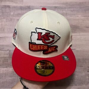 KANSAS CITY CHIEFS NEW ERA 59FIFTY 2022 ON FIELD CREAM/RED FITTED HAT SIZE 7 1/4